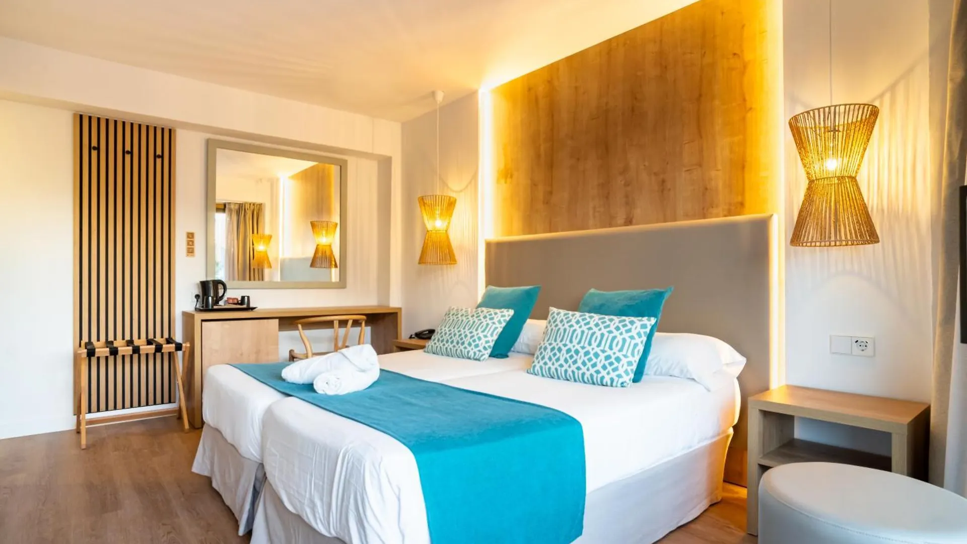 Bahia De Alcudia Hotel & Spa 알쿠디아 항구 4*,  스페인