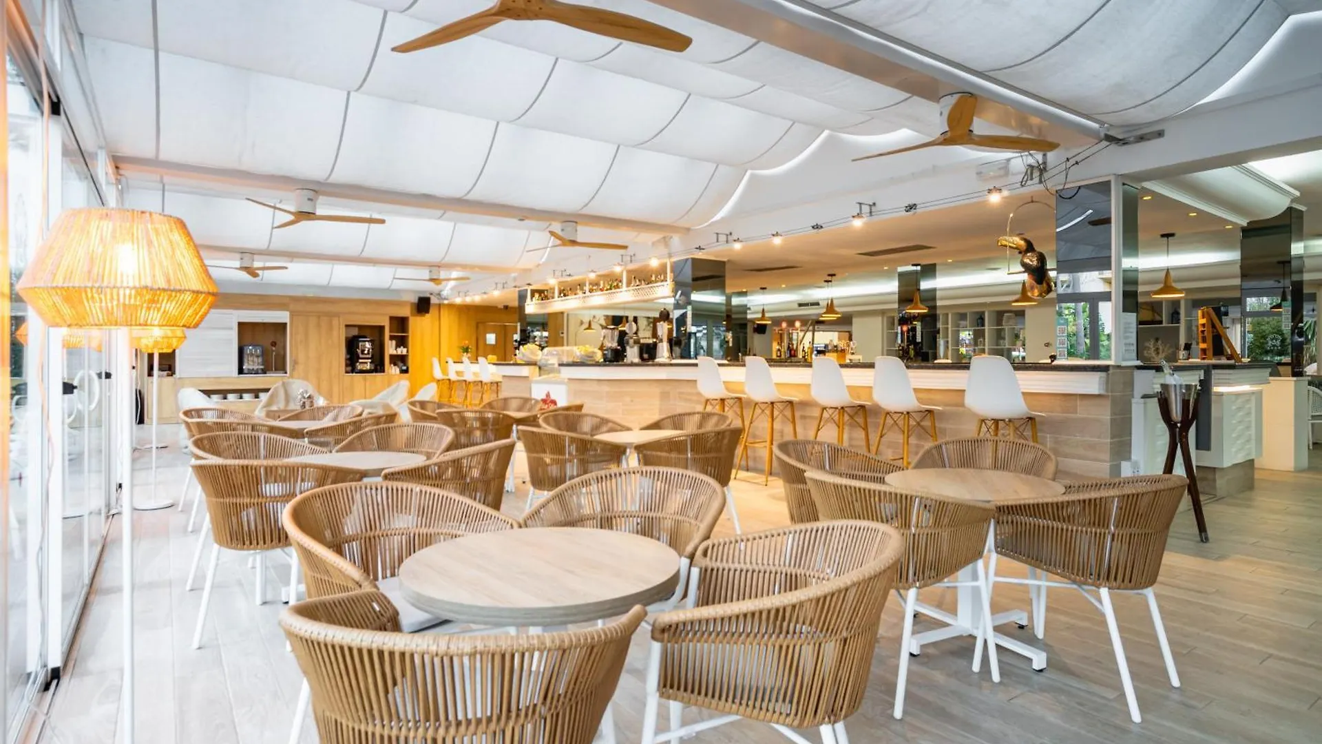 Bahia De Alcudia Hotel & Spa 알쿠디아 항구 4*,