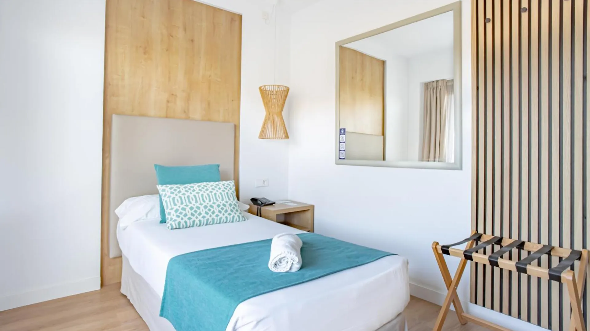 Bahia De Alcudia Hotel & Spa 알쿠디아 항구