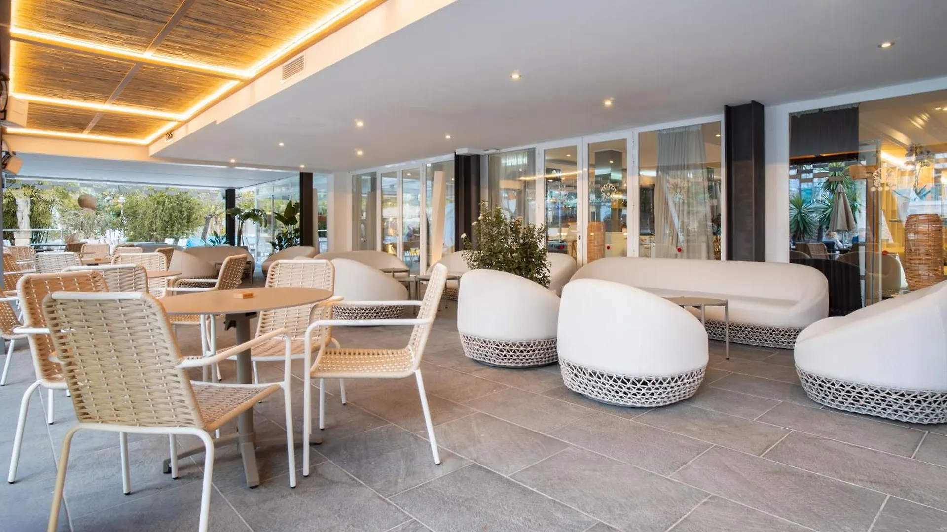 Bahia De Alcudia Hotel & Spa 알쿠디아 항구 4*,