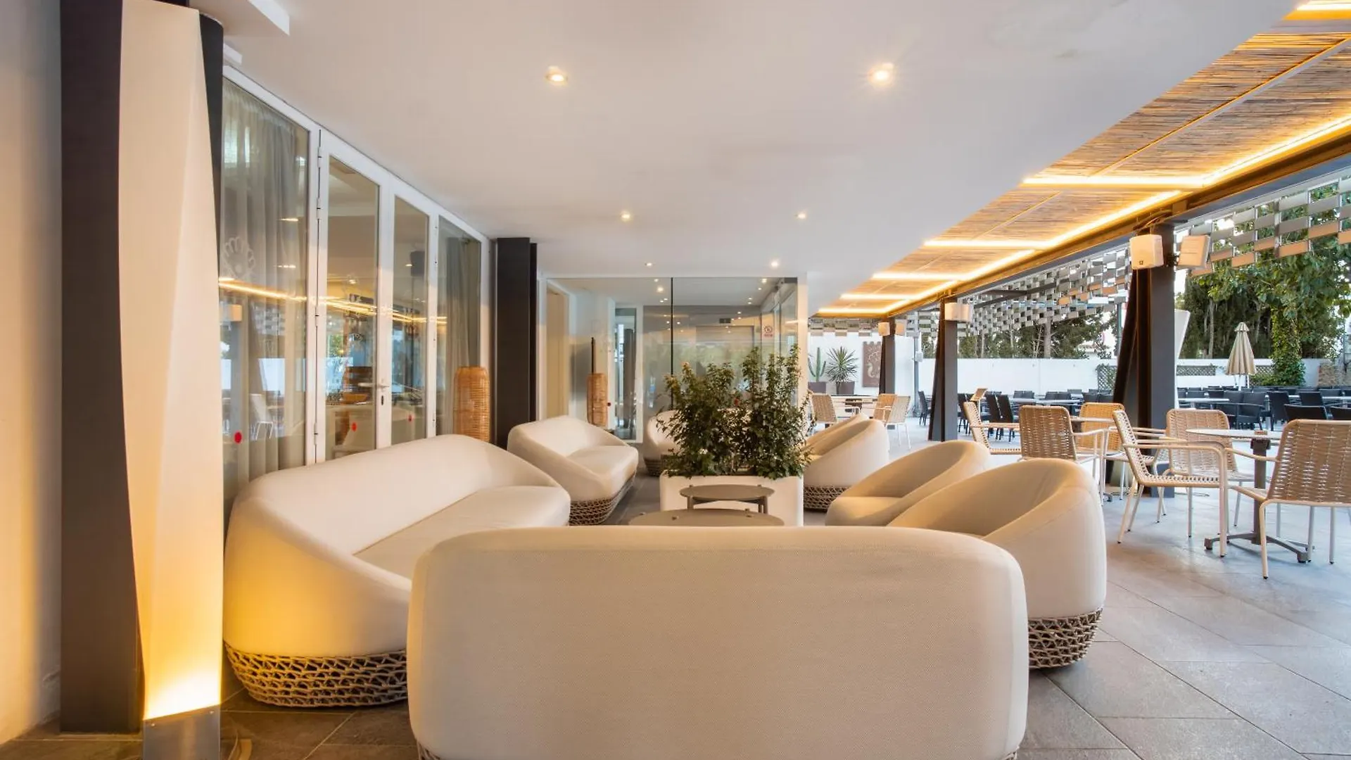 Bahia De Alcudia Hotel & Spa 알쿠디아 항구 4*,